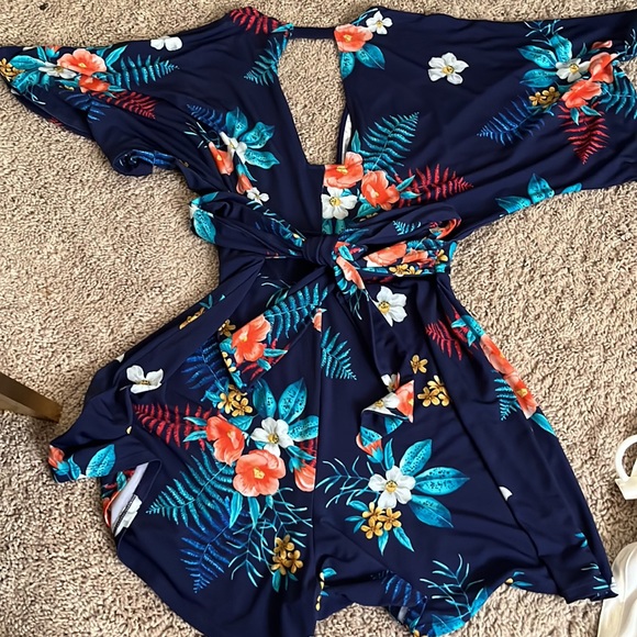 Express/ Romper/ shorts - Picture 3 of 4